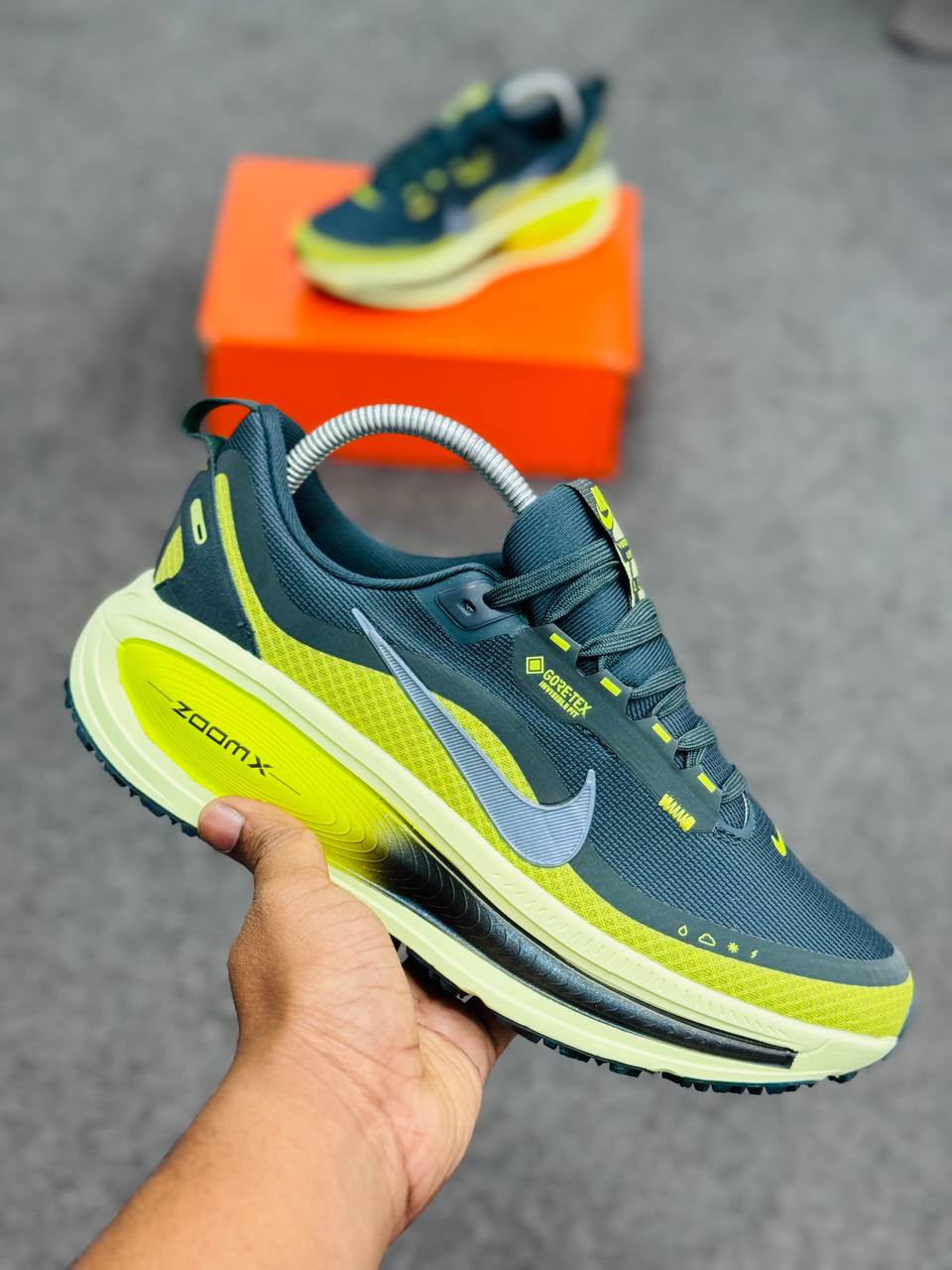 Nike Vomero 18 GORE-TEX- Road Running Shoes with Reflective Accents-Seaweed/Light Liquid Lime/Cyber/Seaweed-(super lightweight and Super comfortable)-(Made in vietnam)-nkgv18pe2